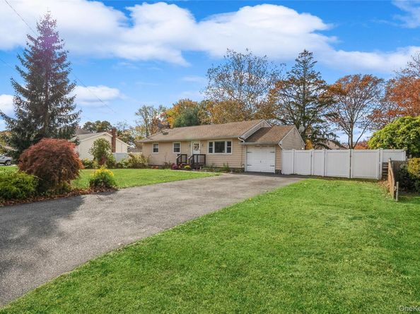 1692 Feureisen Avenue, Bohemia NY 11716