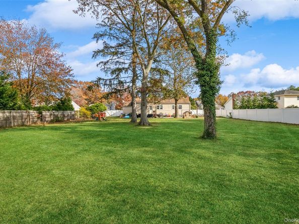 1692 Feureisen Avenue, Bohemia NY 11716