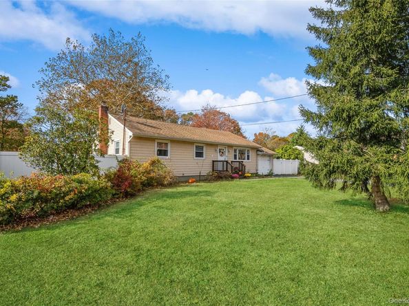 1692 Feureisen Avenue, Bohemia NY 11716