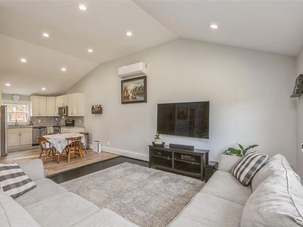 1692 Feureisen Avenue, Bohemia NY 11716