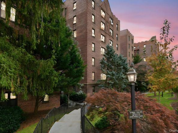 142 Garth Road 2J, Scarsdale NY 10583