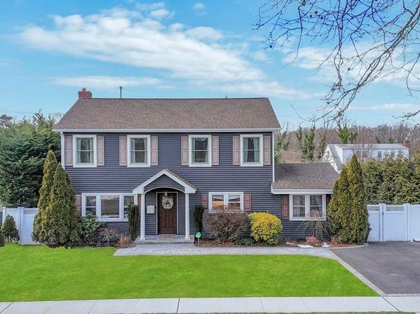 14 W Chestnut Street, Farmingdale NY 11735