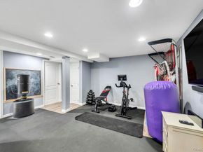 14 W Chestnut Street, Farmingdale NY 11735