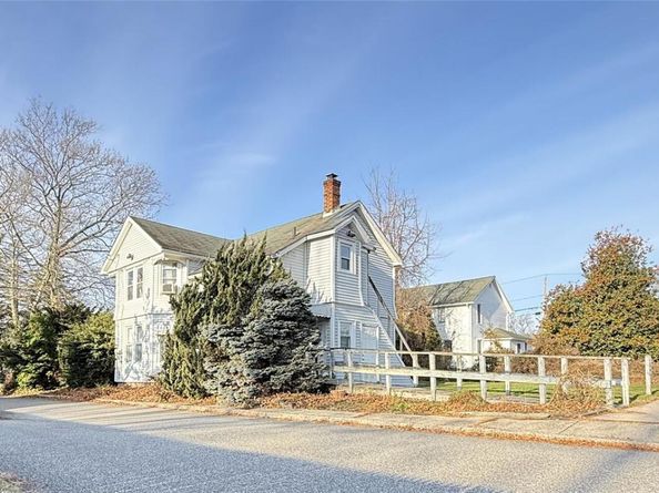 982 Roanoke Avenue, Riverhead NY 11901