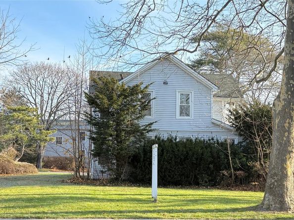 982 Roanoke Avenue, Riverhead NY 11901