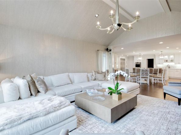 4 Meadowbrook Lane, Old Westbury NY 11568