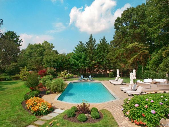 4 Meadowbrook Lane, Old Westbury NY 11568