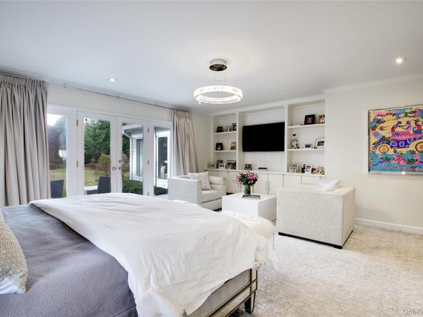 4 Meadowbrook Lane, Old Westbury NY 11568