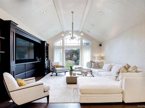 4 Meadowbrook Lane, Old Westbury NY 11568