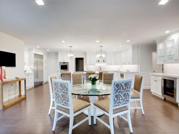 4 Meadowbrook Lane, Old Westbury NY 11568