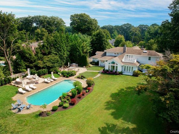 4 Meadowbrook Lane, Old Westbury NY 11568