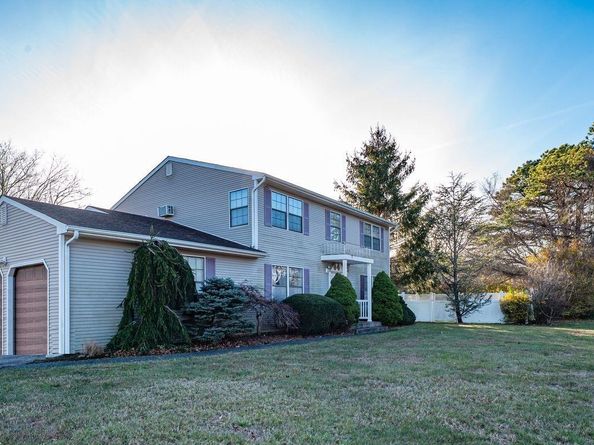 290 E Woodside Avenue, Patchogue NY 11772