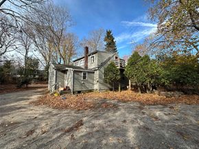 78 Bay Avenue W, Hampton Bays NY 11946