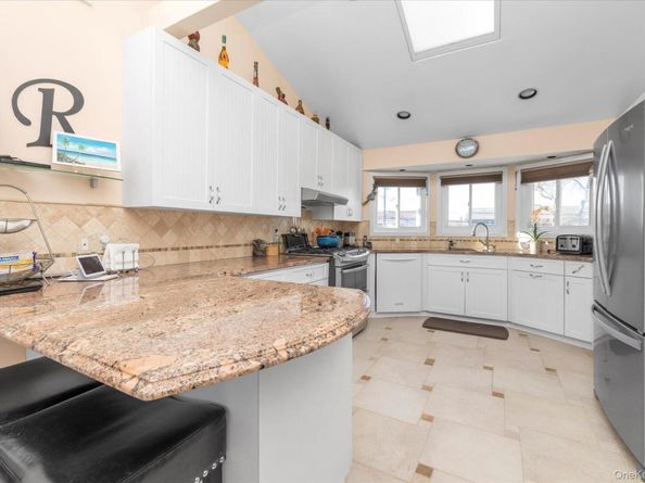 2072 Legion Street, Bellmore NY 11710