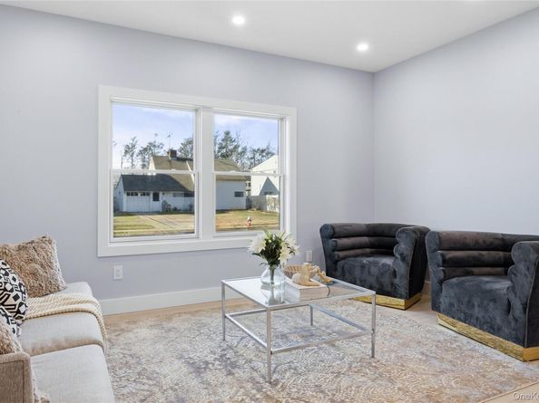 12 Friends Lane, Westbury NY 11590