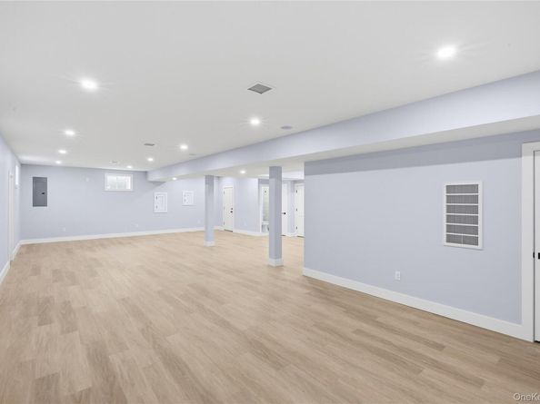 12 Friends Lane, Westbury NY 11590