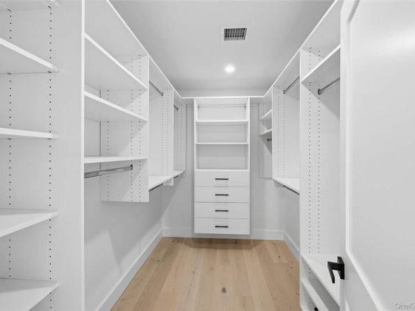 12 Friends Lane, Westbury NY 11590