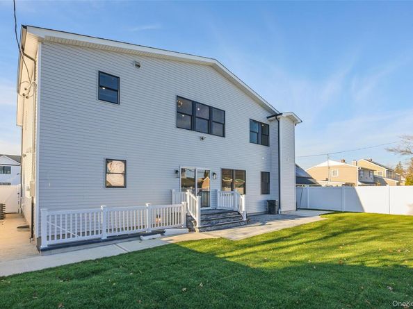 12 Friends Lane, Westbury NY 11590