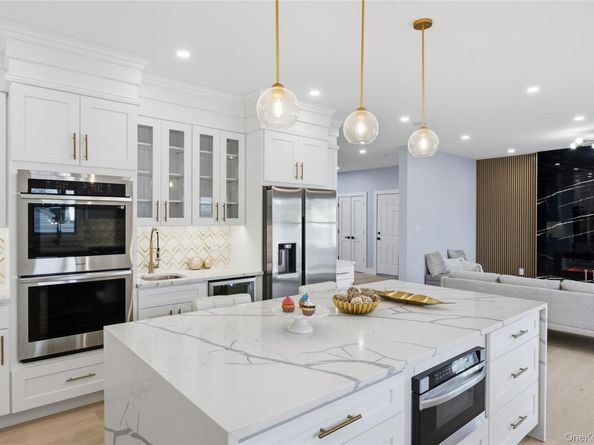 12 Friends Lane, Westbury NY 11590