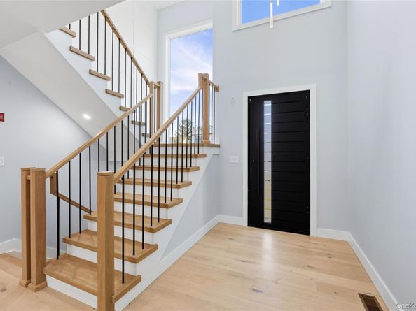 12 Friends Lane, Westbury NY 11590