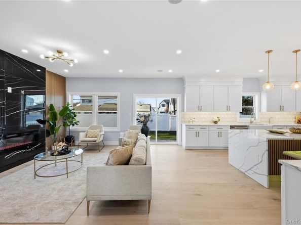 12 Friends Lane, Westbury NY 11590