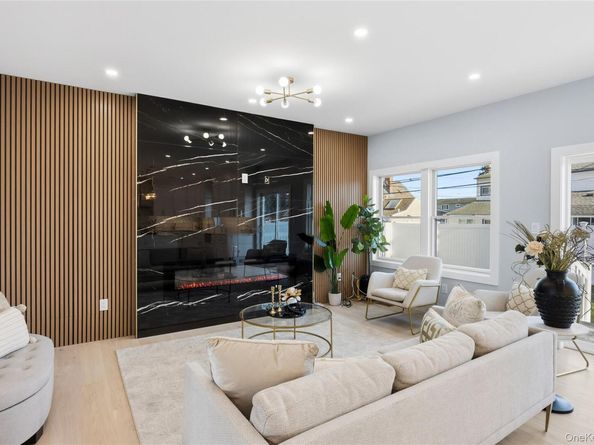 12 Friends Lane, Westbury NY 11590