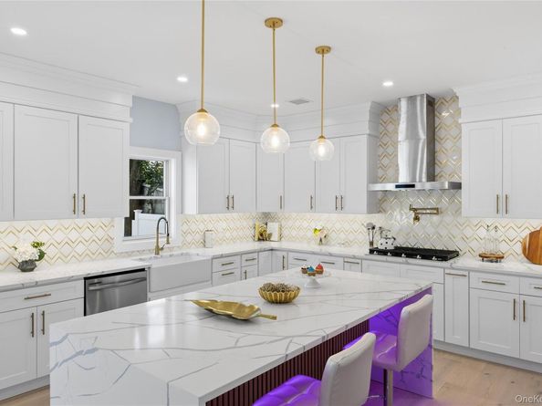 12 Friends Lane, Westbury NY 11590