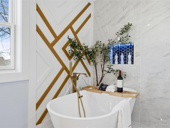 12 Friends Lane, Westbury NY 11590