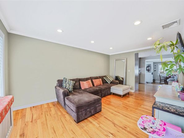 17 Barnstable Road, East Rockaway NY 11518
