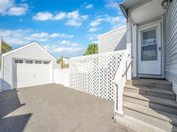 17 Barnstable Road, East Rockaway NY 11518
