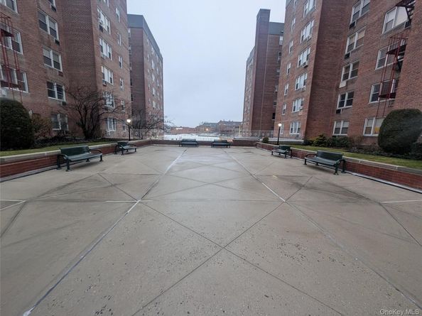 2 Sadore Lane 1R, Yonkers NY 10710