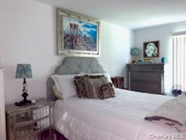 939 Skyline Drive, Coram NY 11727