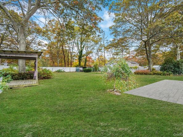 206 Crestwood Drive, Shirley NY 11967