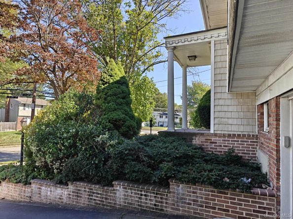 160 Atlantic Place, Hauppauge NY 11788