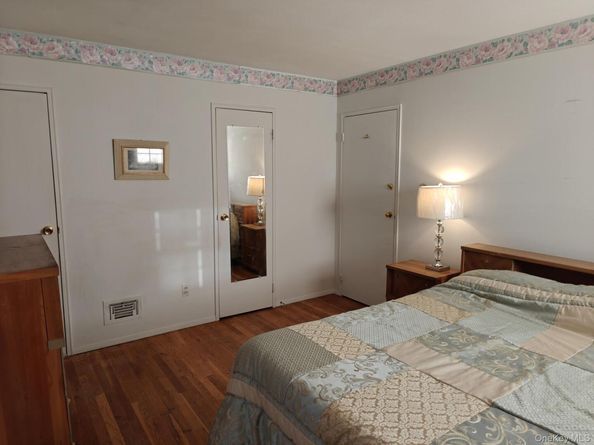 160 Atlantic Place, Hauppauge NY 11788