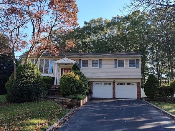 160 Atlantic Place, Hauppauge NY 11788