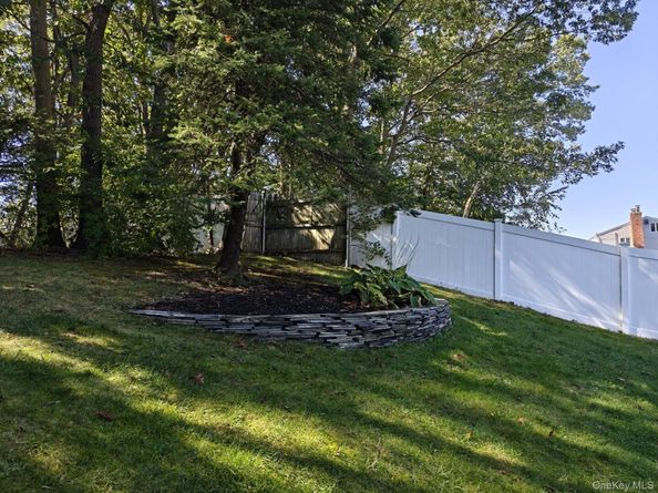 160 Atlantic Place, Hauppauge NY 11788