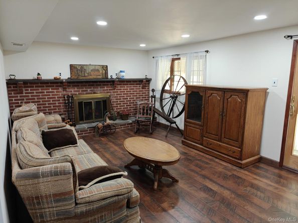160 Atlantic Place, Hauppauge NY 11788
