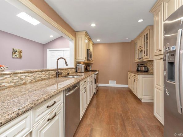 528 Carpenter Avenue, Oceanside NY 11572