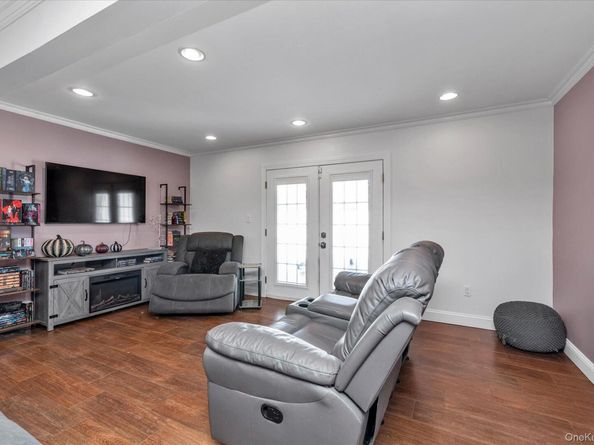 528 Carpenter Avenue, Oceanside NY 11572