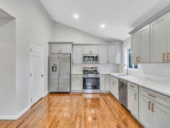 12 Beacon Street, Shirley NY 11967