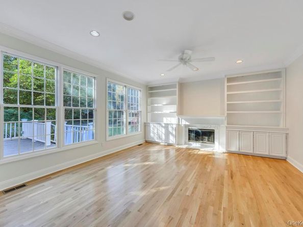 9 Tappanwood Drive, Locust Valley NY 11560