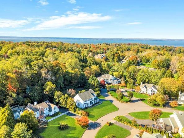 9 Tappanwood Drive, Locust Valley NY 11560