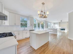 9 Tappanwood Drive, Locust Valley NY 11560