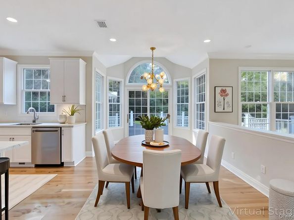 9 Tappanwood Drive, Locust Valley NY 11560