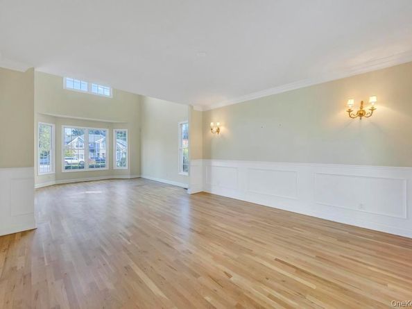 9 Tappanwood Drive, Locust Valley NY 11560