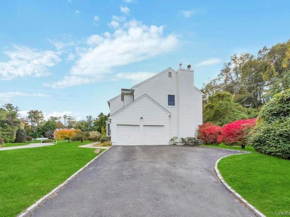 9 Tappanwood Drive, Locust Valley NY 11560