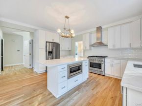 9 Tappanwood Drive, Locust Valley NY 11560