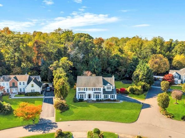 9 Tappanwood Drive, Locust Valley NY 11560