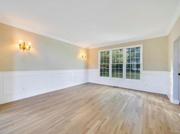 9 Tappanwood Drive, Locust Valley NY 11560